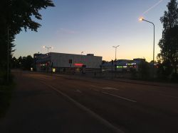 Kaufhaus in Espoo bei Nacht