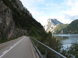 Radweg neben Traunsee