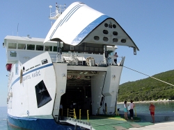 Fähre auf Insel Premuda